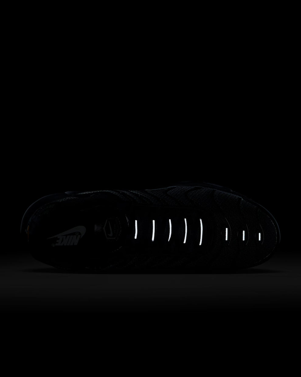 Nike Tn triple black lacets Tuned Since 1998 - vue 7